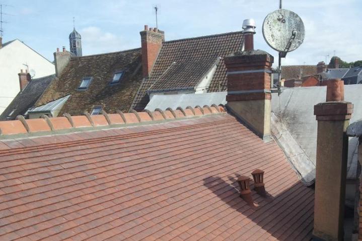 Nettoyage en profondeur et démoussage régulier de votre toiture